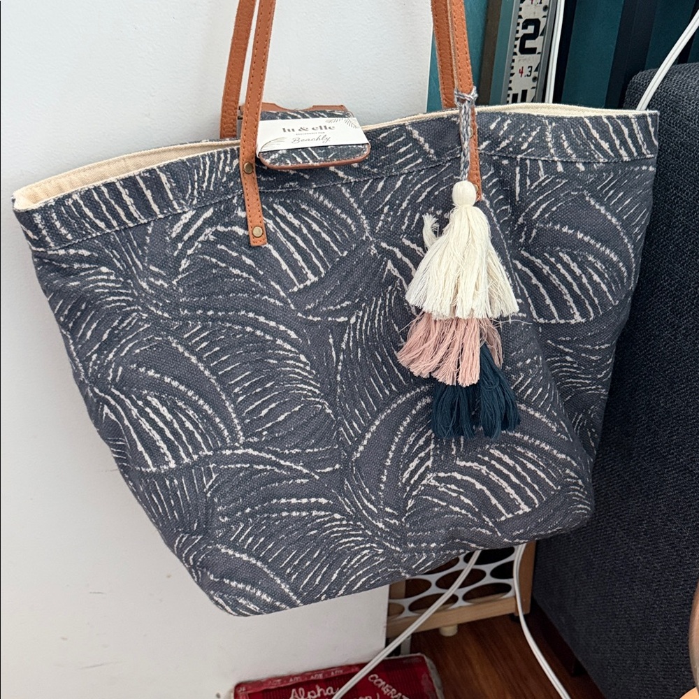 Elegant Blue Patterned Tote Bag with Tassel